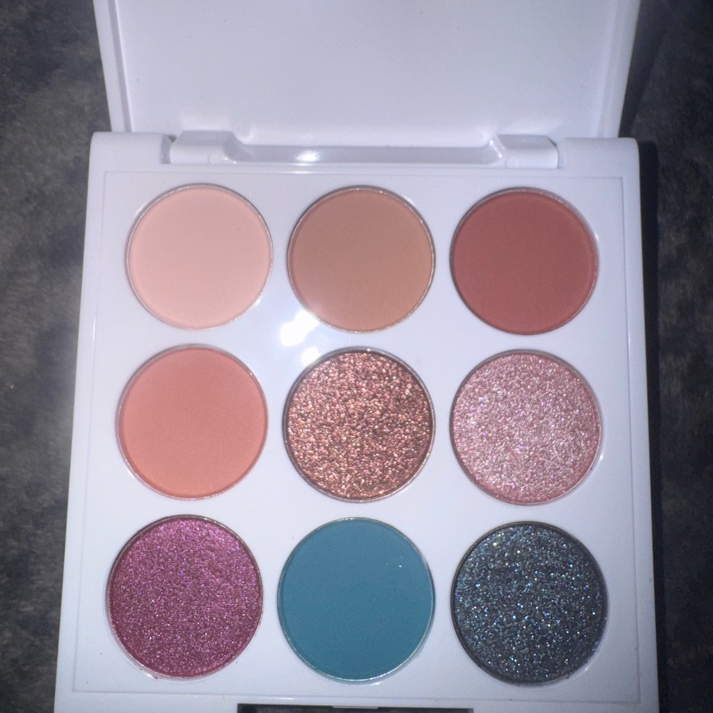 NWB Vibrant Eyeshadow Palette with Teal, Pink, and Glitter Shades
